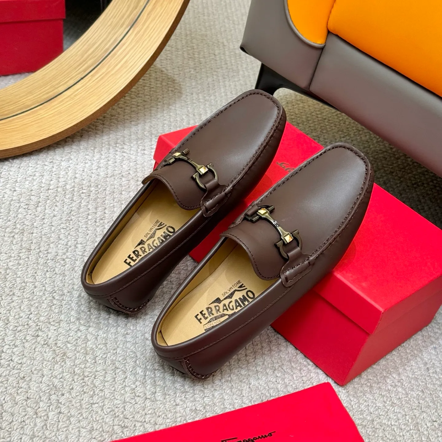 Men's men's shoes 💰420 (Yangli) Ferragamo 〰Ferragamo 2⃣️0⃣️2⃣️5️⃣ New series 👊🏻 Upper 🇮🇹 Italian imported calfskin, original outsole molding. Water-dyed sheepskin lining. The identity of every successful man is set off, and the upper and lower shoes are elegant and stable🚶🏻🚶🏻The high-end custom counter original replica is an eternal classic🔍️Number of codes: 38-46 with counter packaging